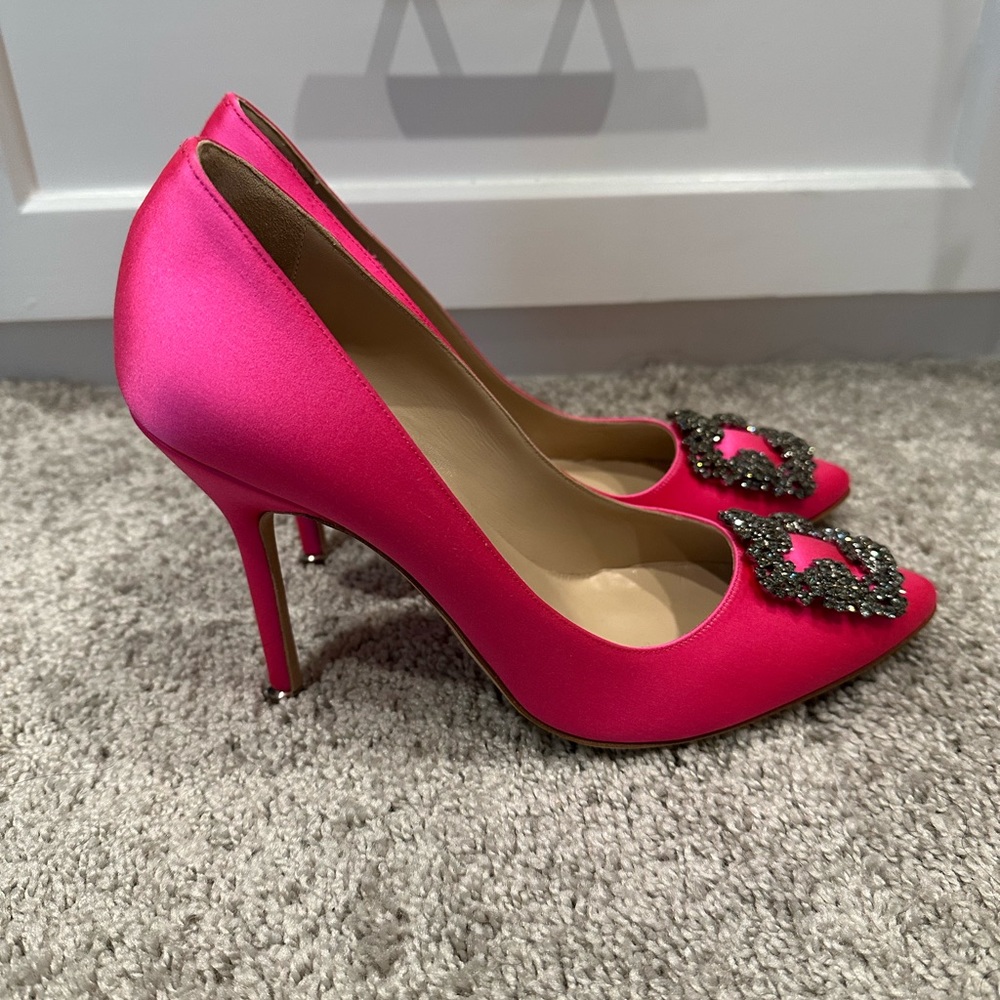 MANOLO BLAHNIK HANGISI 105 WOMENS PINK SATIN PUMPS EU 39